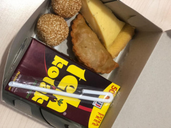 Snack Dos Isi 3 Kue +Minuman