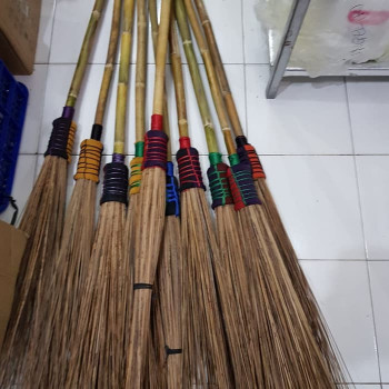 Sapu Lidi Pakai Gagang