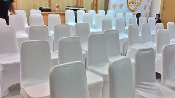 Sewa kursi + cover (futura)