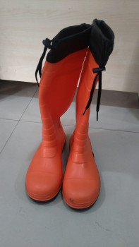 SEPATU BOOT XL ORANGE