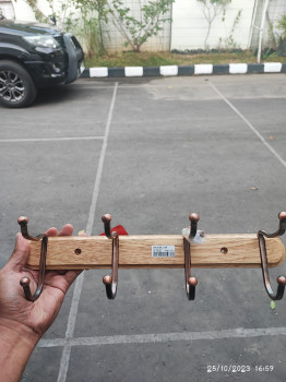 GANTUNGAN BAJU KAYU 4 HOCK
