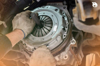 JASA PEMASANGAN KAMPAS KOPLING AVANZA