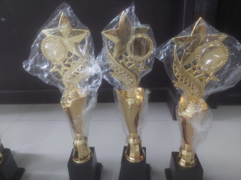 Piala/Trophy dan Label